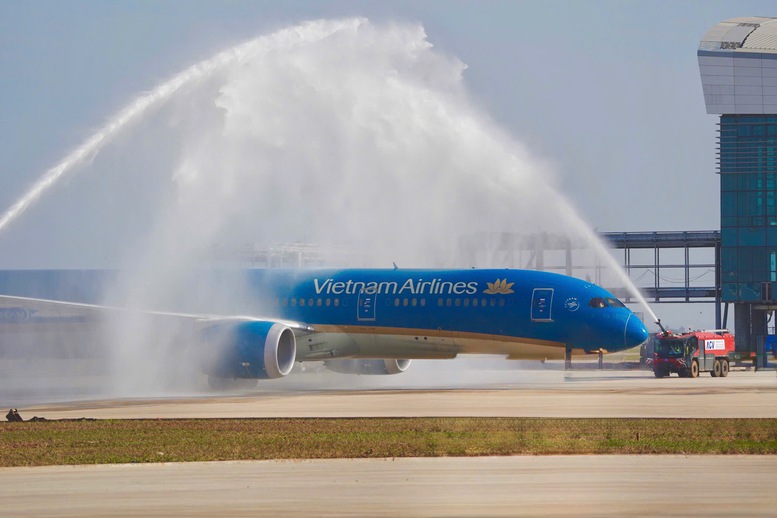 Vietnam Airlines thực hiện chuyến bay chở khách đầu tiên tại Sân bay Long Thành- Ảnh 1.