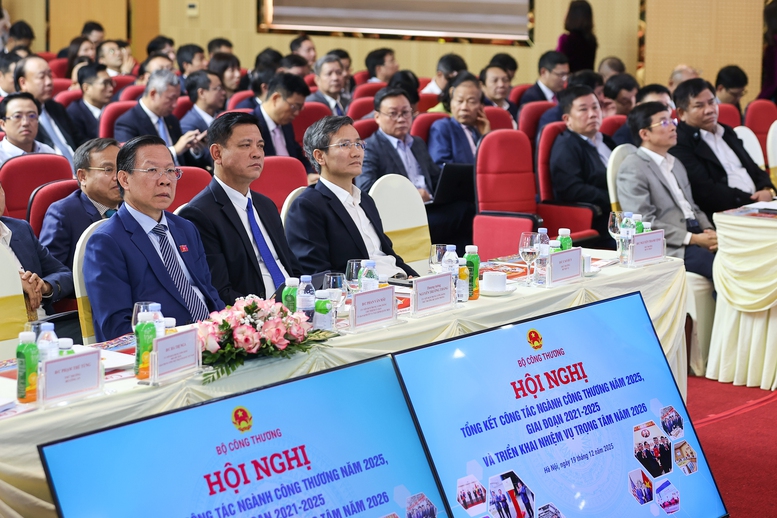 Thủ tướng: Ngành công thương phải phát huy "6 tiên phong"- Ảnh 3.