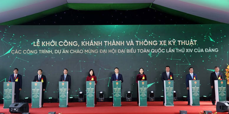 TỔNG THUẬT: Thủ tướng Chính phủ và Chủ tịch Quốc hội dự lễ khởi công, khánh thành 234 dự án lớn trên cả nước- Ảnh 17. TỔNG THUẬT: Thủ tướng Chính phủ và Chủ tịch Quốc hội dự lễ khởi công, khánh thành 234 dự án lớn trên cả nước- Ảnh 17.
