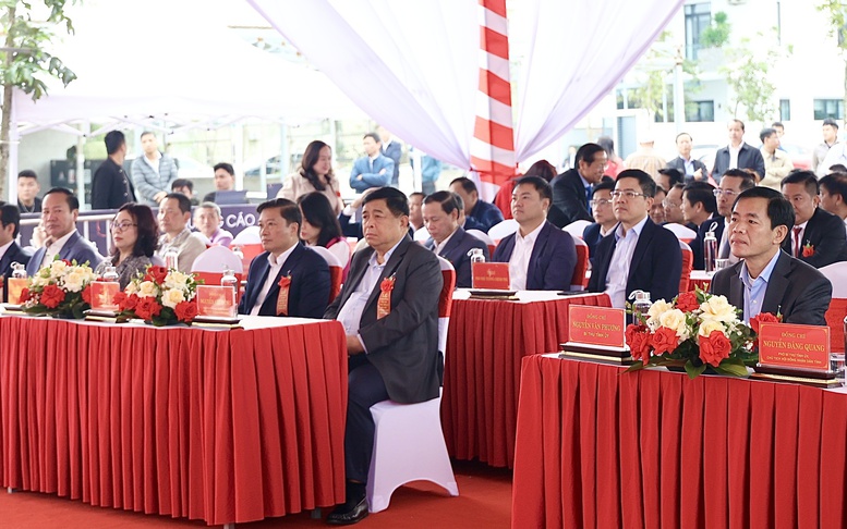 Phó Thủ tướng Nguyễn Chí Dũng dự Lễ khởi công Dự án Khu nhà ở xã hội Trung tâm Đồng Hới