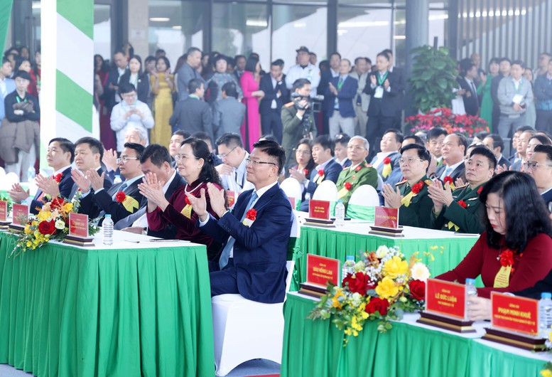 Phó Thủ tướng Lê Thành Long dự khánh thành công trình xây dựng Bệnh viện Bạch Mai và Việt Đức cơ sở 2- Ảnh 2. Phó Thủ tướng Lê Thành Long dự khánh thành công trình xây dựng Bệnh viện Bạch Mai và Việt Đức cơ sở 2- Ảnh 2.