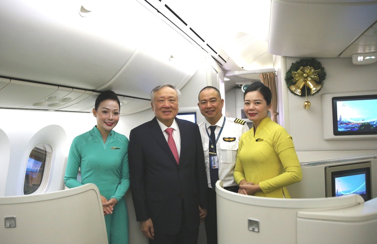 Phó Thủ tướng Thường trực Nguyễn Hòa Bình đáp chuyến bay đầu tiên xuống Sân bay Quốc tế Long Thành- Ảnh 2.