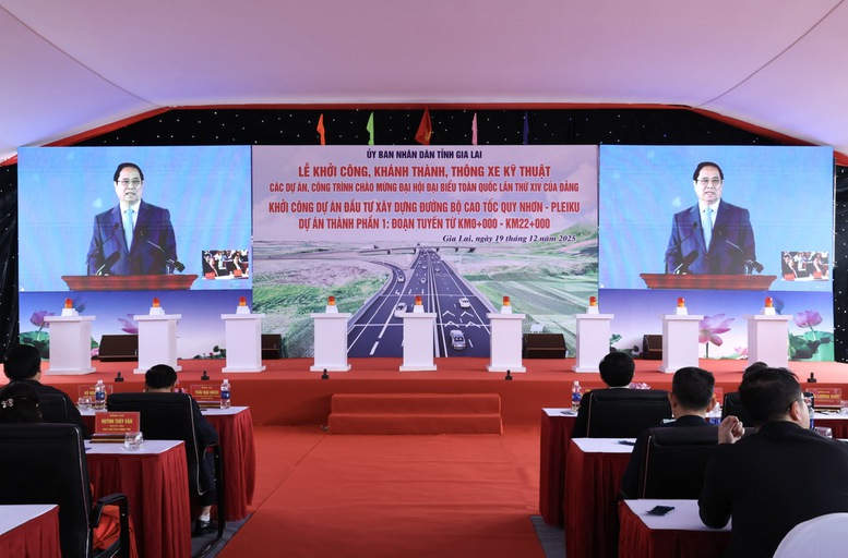 Phó Thủ tướng Hồ Quốc Dũng dự khởi công dự án xây dựng đường bộ cao tốc Quy Nhơn - Pleiku- Ảnh 4.