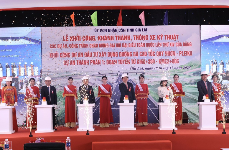 Phó Thủ tướng Hồ Quốc Dũng dự khởi công dự án xây dựng đường bộ cao tốc Quy Nhơn - Pleiku- Ảnh 5.