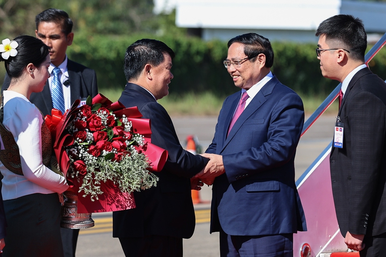 Thủ tướng Phạm Minh Chính tới Thủ đô Vientiane, bắt đầu chuyến công tác tại Lào- Ảnh 2.