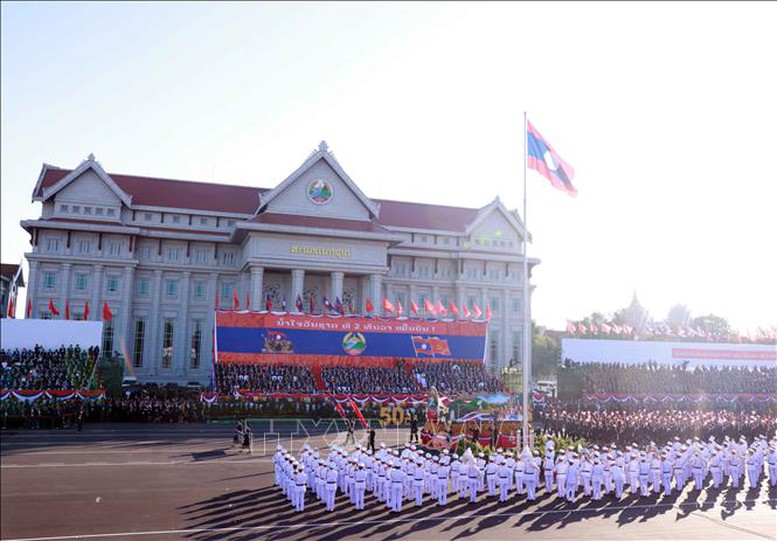 Chùm ảnh: Diễu binh, diễu hành chào mừng 50 năm Quốc khánh Lào- Ảnh 8. Chùm ảnh: Diễu binh, diễu hành chào mừng 50 năm Quốc khánh Lào- Ảnh 8.