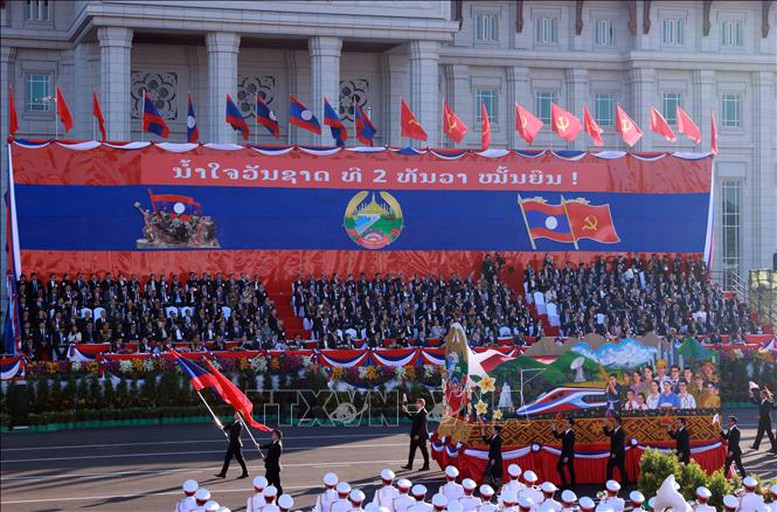 Chùm ảnh: Diễu binh, diễu hành chào mừng 50 năm Quốc khánh Lào- Ảnh 9. Chùm ảnh: Diễu binh, diễu hành chào mừng 50 năm Quốc khánh Lào- Ảnh 9.