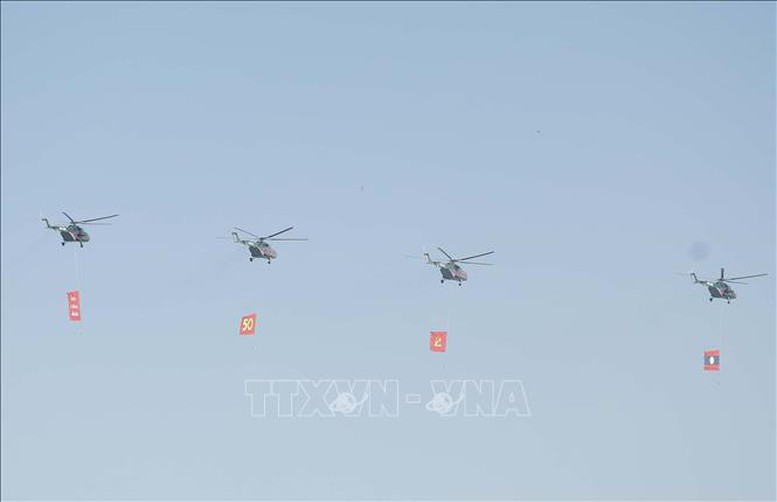 Chùm ảnh: Diễu binh, diễu hành chào mừng 50 năm Quốc khánh Lào- Ảnh 11. Chùm ảnh: Diễu binh, diễu hành chào mừng 50 năm Quốc khánh Lào- Ảnh 11.