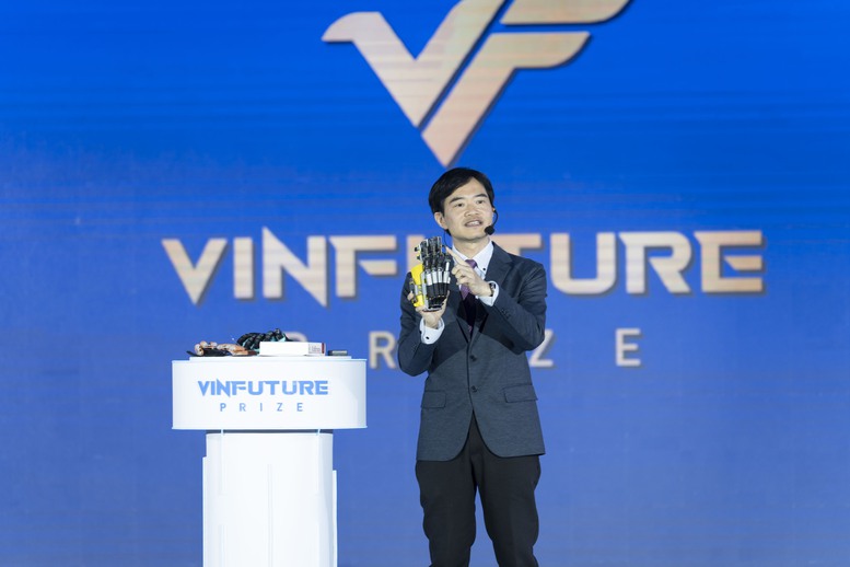 Khi khoa học truyền cảm hứng: Bốn câu chuyện đổi mới chạm tới trái tim tại VinFuture- Ảnh 3.