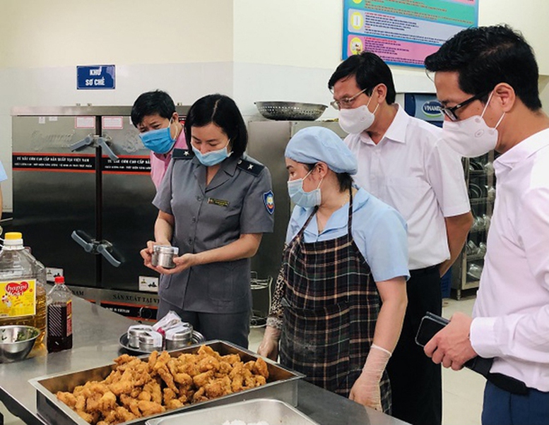 Tăng cường kiểm tra đột xuất về an toàn thực phẩm dịp Tết sắp tới- Ảnh 1. Tăng cường kiểm tra đột xuất về an toàn thực phẩm dịp Tết sắp tới- Ảnh 1.