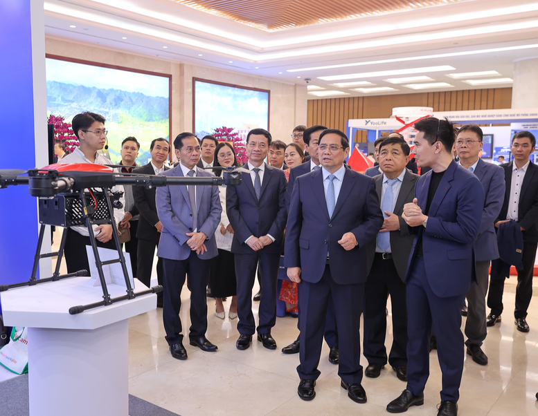 Thủ tướng: Sớm hình thành các "tổ hợp công nghiệp kỹ thuật số" quy mô lớn- Ảnh 12.