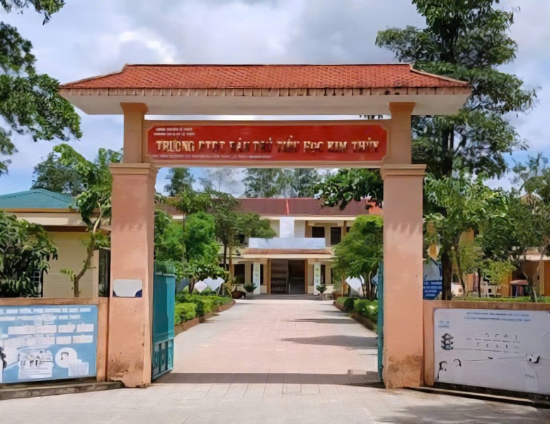 41 học sinh ngộ độc ở Quảng Trị: Cách chức hiệu trưởng và phó hiệu trưởng- Ảnh 1.