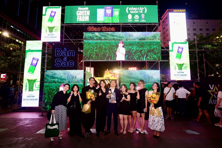 Bà Mai Kiều Liên được vinh danh lãnh đạo truyền cảm hứng sáng tạo tại Vạn Xuân Awards 2025- Ảnh 3.