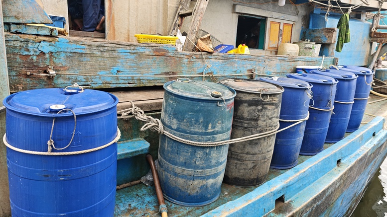 Đà Nẵng: Bắt giữ 2 tàu cá vận chyển 47.000 lít dầu DO không có nguồn gốc hợp pháp- Ảnh 3.