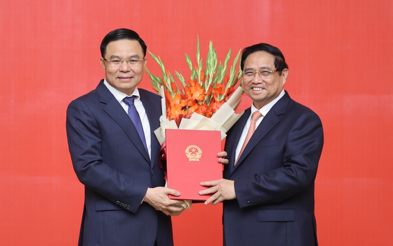 Thủ tướng trao Quyết định giao Quyền Bộ trưởng Bộ Công Thương