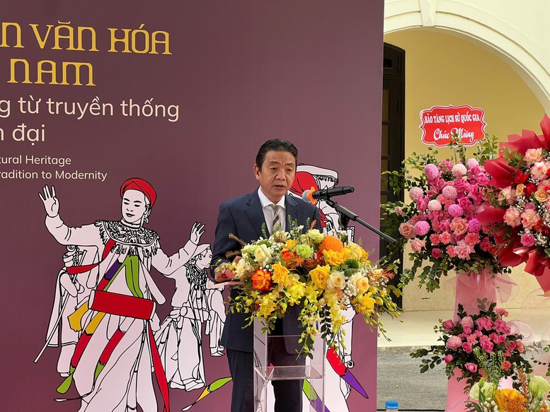Khai mạc Trưng bày ‘Di sản văn hóa Việt Nam - Sức sống từ truyền thống đến hiện đại’- Ảnh 1.