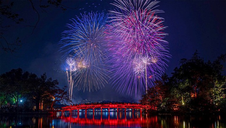 Bộ Nội vụ đề xuất hoán đổi ngày làm việc để nghỉ Tết Dương lịch 4 ngày- Ảnh 1.