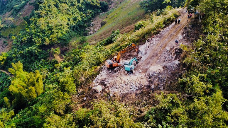 Nỗ lực vượt khó, tăng tốc thi công dự án đường dây 220 kV Than Uyên – Lào Cai- Ảnh 1.