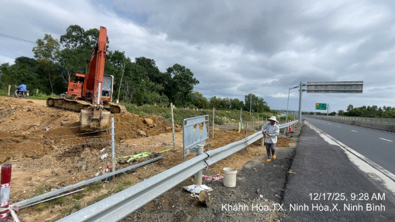 Khắc phục xong vi phạm tại trạm dừng nghỉ cao tốc Vân Phong - Nha Trang- Ảnh 1.