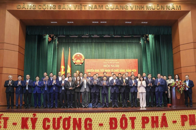 Bàn giao 22 đảng bộ doanh nghiệp nhà nước về Đảng bộ Bộ Tài chính- Ảnh 2.