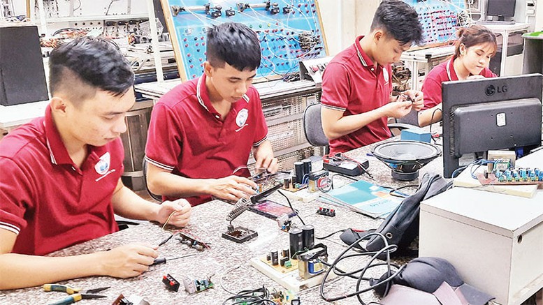 Bảo đảm quyền được định hướng nghề nghiệp và lựa chọn lộ trình học tập của học sinh- Ảnh 1.