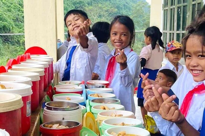 Hỗ trợ bữa ăn trưa cho học sinh tiểu học, THCS ở các xã biên giới- Ảnh 1.