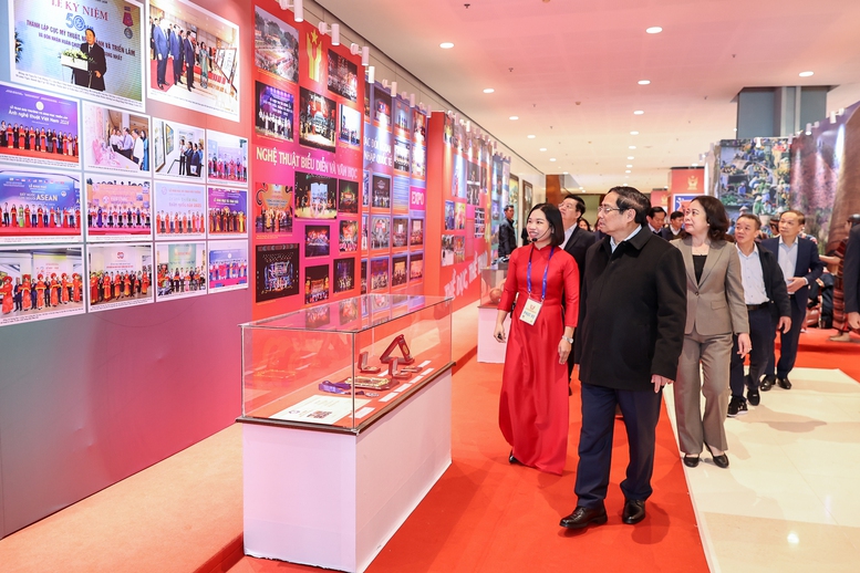 Thủ tướng Phạm Minh Chính kiểm tra công tác chuẩn bị Đại hội Thi đua yêu nước toàn quốc lần thứ XI- Ảnh 8.