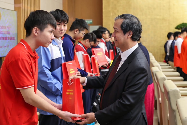 Thủ tướng: Khẩn trương xây dựng Đề án phát hiện và bồi dưỡng nhân tài trẻ Việt Nam- Ảnh 7.