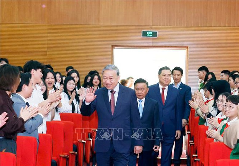 Tổng Bí thư Tô Lâm dự khai mạc triển lãm 'Đảng Cộng sản Việt Nam - Từ Đại hội đến Đại hội'- Ảnh 1.