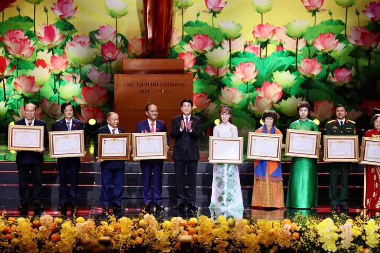 Tiến sĩ Nguyễn Thị Phương Thảo nhận danh hiệu Anh hùng Lao động: Biểu tượng bản lĩnh, nhân văn và hội nhập- Ảnh 2.