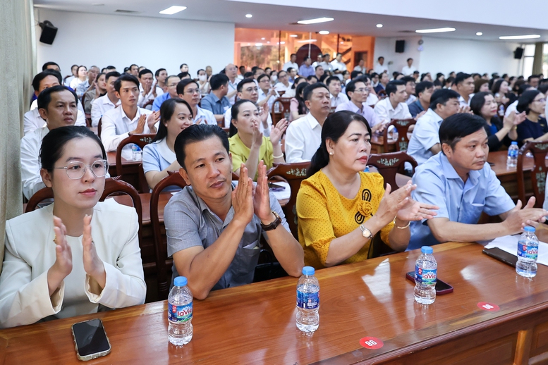 Thủ tướng: Dự kiến đầu tư gần 700 nghìn tỷ đồng cho y tế và giáo dục trong 10 năm tới- Ảnh 10.