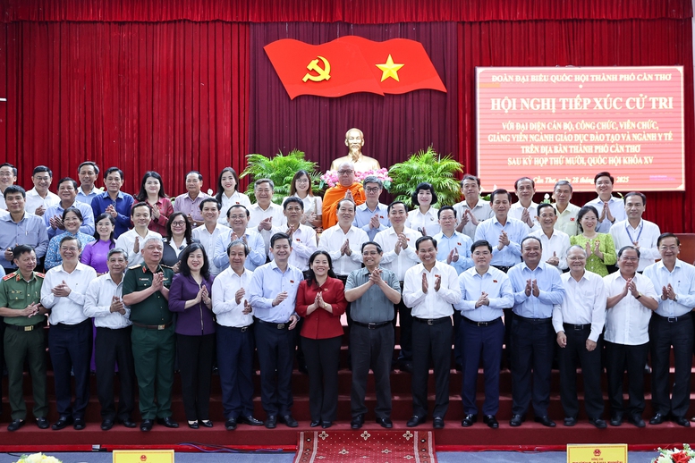 Thủ tướng: Dự kiến đầu tư gần 700 nghìn tỷ đồng cho y tế và giáo dục trong 10 năm tới- Ảnh 11.