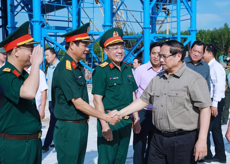 Thủ tướng kiểm tra, đôn đốc một số dự án hạ tầng chiến lược tại Cà Mau- Ảnh 2.