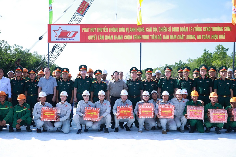 Thủ tướng kiểm tra, đôn đốc một số dự án hạ tầng chiến lược tại Cà Mau- Ảnh 5.