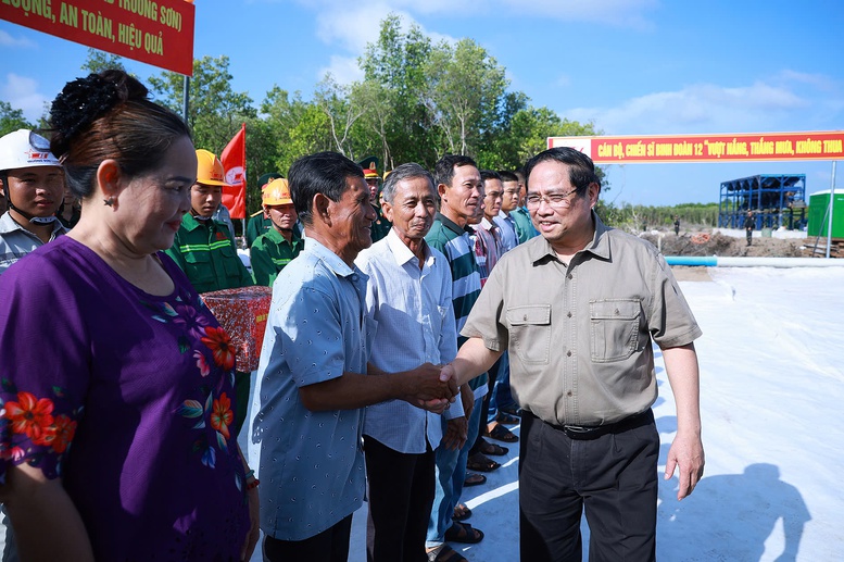 Thủ tướng kiểm tra, đôn đốc một số dự án hạ tầng chiến lược tại Cà Mau- Ảnh 4.