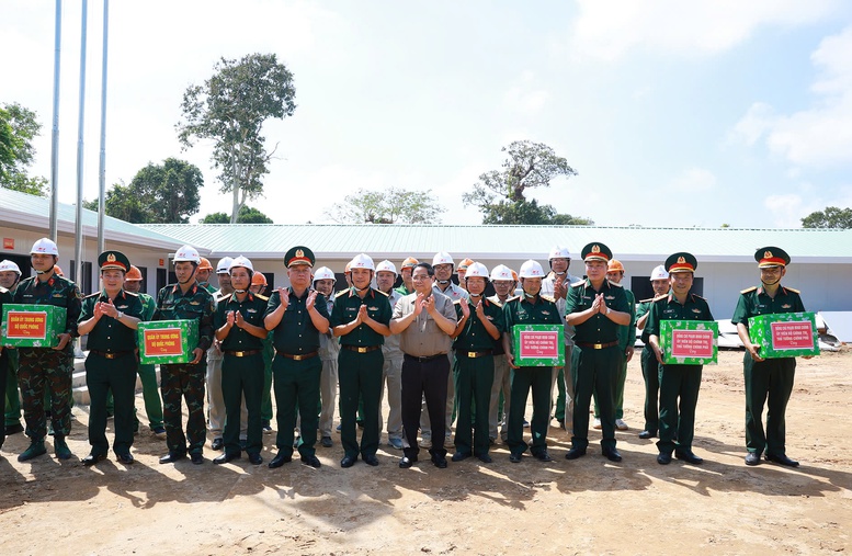 Thủ tướng kiểm tra, đôn đốc một số dự án hạ tầng chiến lược tại Cà Mau- Ảnh 8.