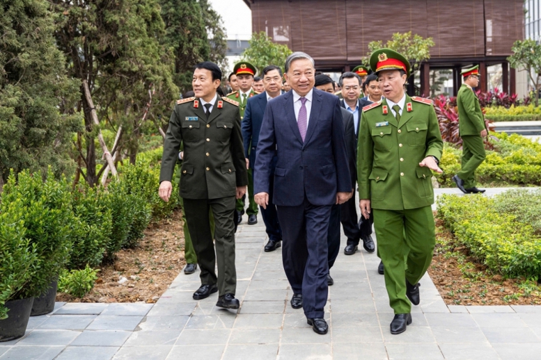 Tổng Bí thư Tô Lâm thăm, làm việc tại Trung tâm Dữ liệu Quốc gia, Bộ Công an- Ảnh 2.