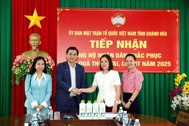 Báo điện tử Chính phủ và Amway Việt Nam chung tay khắc phục hậu quả mưa lũ lịch sử tại Khánh Hòa- Ảnh 2.