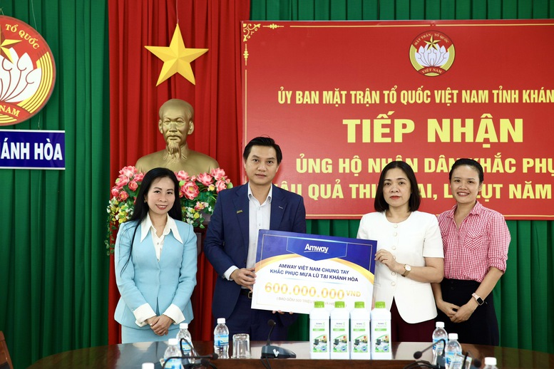 Báo điện tử Chính phủ và Amway Việt Nam chung tay khắc phục hậu quả mưa lũ lịch sử tại Khánh Hòa- Ảnh 1.