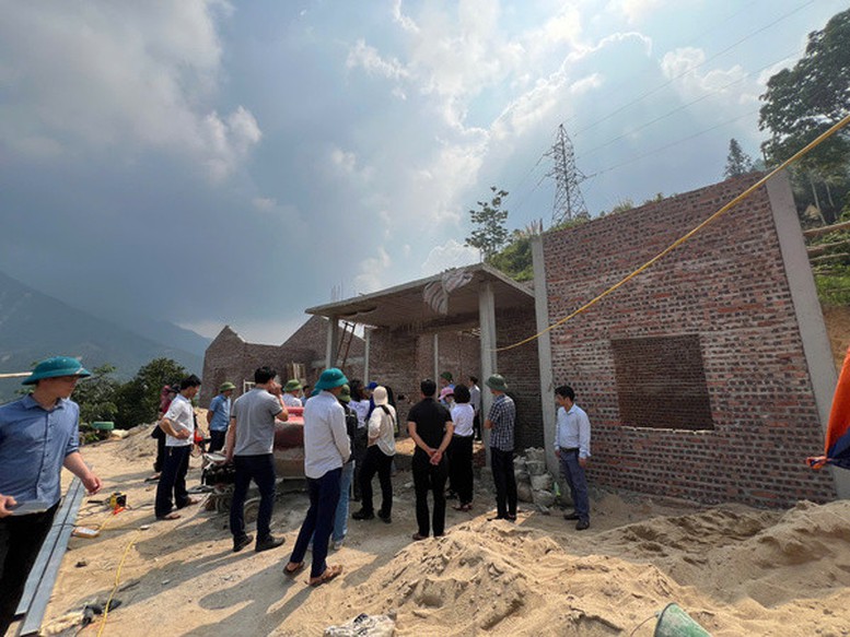 Thủ tướng yêu cầu hằng tuần báo cáo tiến độ xây dựng, sửa chữa nhà cho Nhân dân sau bão, lũ- Ảnh 1.