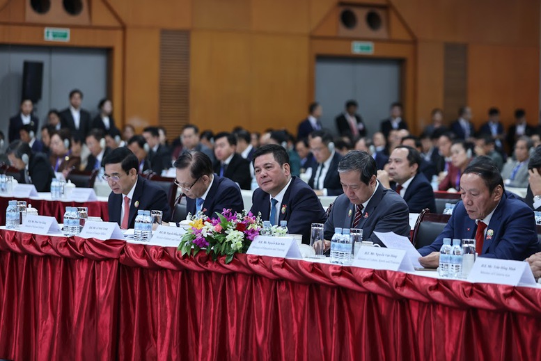 Thủ tướng: Phải chắt chiu và khai thác hiệu quả từng sáng kiến của doanh nghiệp Việt Nam - Lào- Ảnh 6. Thủ tướng: Phải chắt chiu và khai thác hiệu quả từng sáng kiến của doanh nghiệp Việt Nam - Lào- Ảnh 6.