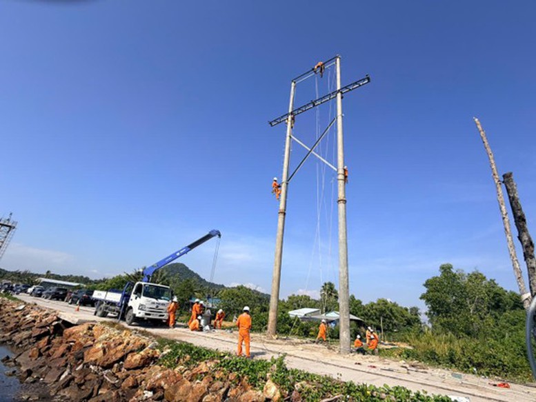 100% khách hàng sinh hoạt tại đặc khu Phú Quốc được cấp điện trở lại- Ảnh 1.