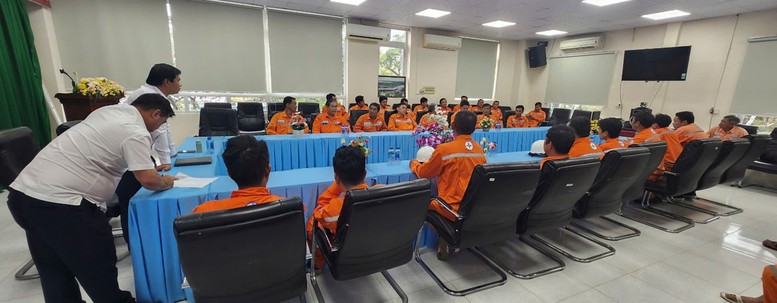 100% khách hàng sinh hoạt tại đặc khu Phú Quốc được cấp điện trở lại- Ảnh 2.