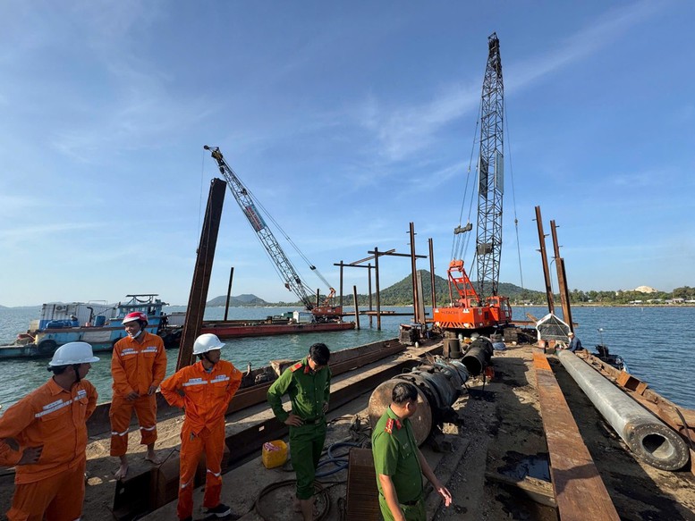 100% khách hàng sinh hoạt tại đặc khu Phú Quốc được cấp điện trở lại- Ảnh 3.