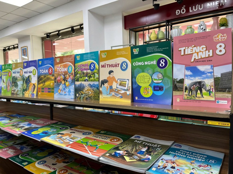 Thống nhất sách giáo khoa: Tạo nền tảng chung, bảo đảm linh hoạt trong lớp học- Ảnh 4. Thống nhất sách giáo khoa: Tạo nền tảng chung, bảo đảm linh hoạt trong lớp học- Ảnh 4.