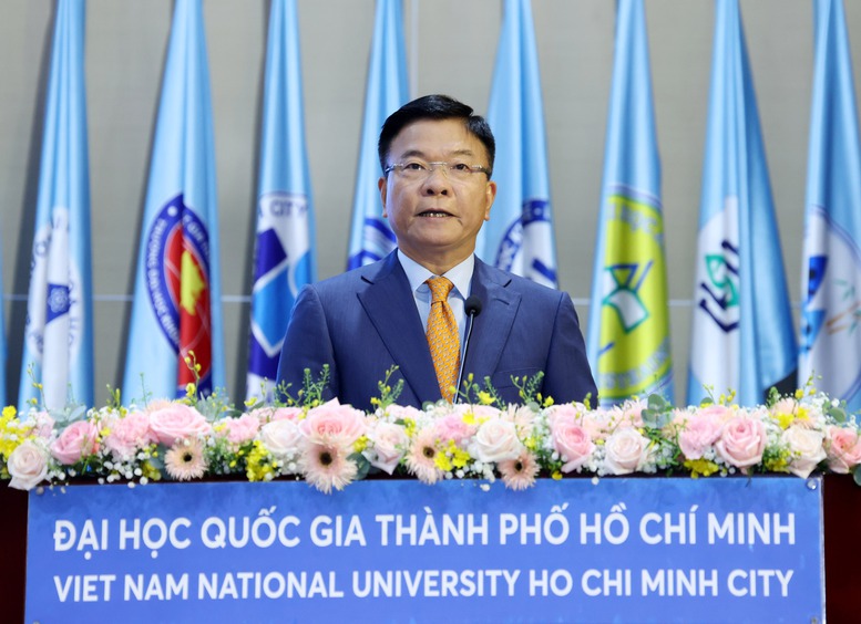 Phó Thủ tướng Lê Thành Long trao quyết định bổ nhiệm Giám đốc Đại học Quốc gia TPHCM- Ảnh 3.