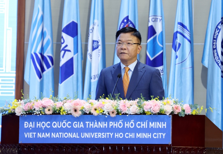 Phó Thủ tướng Lê Thành Long trao quyết định bổ nhiệm Giám đốc Đại học Quốc gia TPHCM- Ảnh 4.