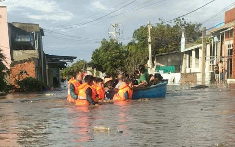 Lâm Đồng: Hơn 1.700 căn nhà bị ngập; di dời khẩn cấp người dân đến nơi an toàn