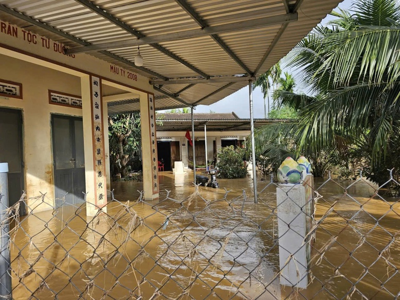 Mưa lũ diễn biến phức tạp, Khánh Hòa yêu cầu khẩn trương sơ tán người dân- Ảnh 2.