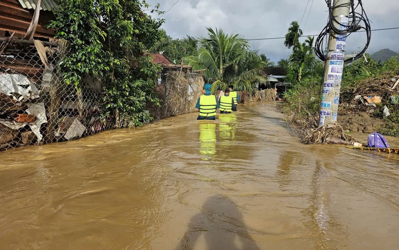 Mưa lũ diễn biến phức tạp, Khánh Hòa yêu cầu khẩn trương sơ tán người dân